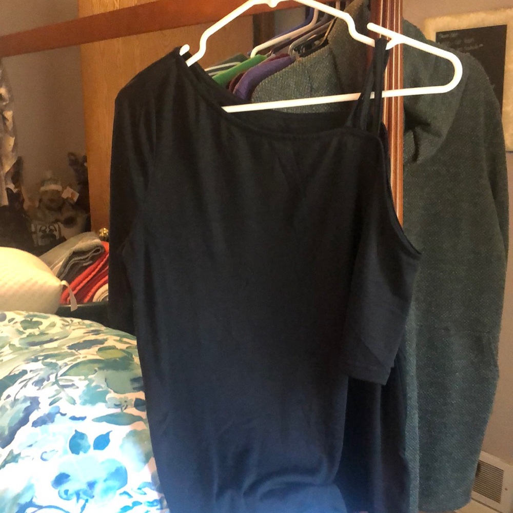 Sexy top with the tags still on. 70% polyester, 30% rayon